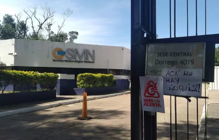 El Gobierno arrasa con el SMN: paro total ante anuncio de 240 despidos