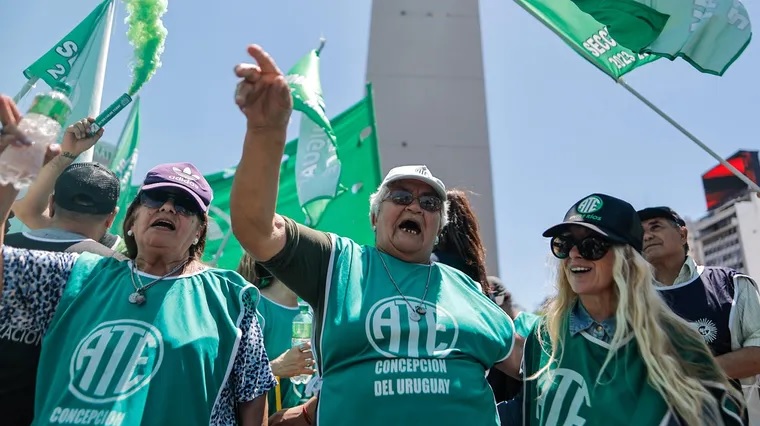 El paro de ATE afecta vuelos en todo el país y complica accesos a aeropuertos