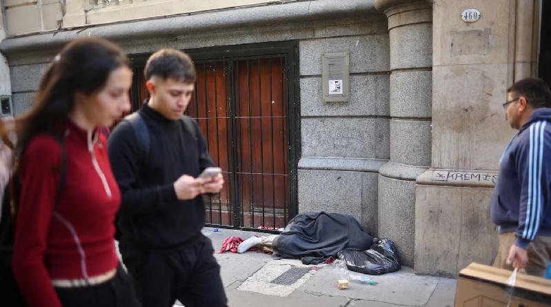La canasta básica aumentó 2,5% en abril y una familia necesitó más de $1.460.000 para no ser pobre