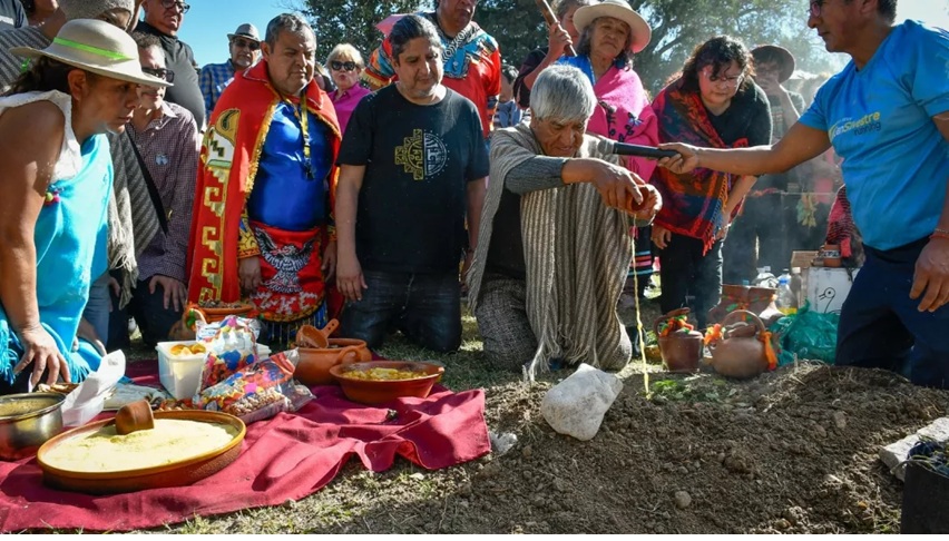 El Mercado Artesanal de Salta celebró la 25ª edición del Tradicional Convite a la Pachamama